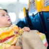 赤ちゃんと飛行機で海外旅行はいつから？注意点やあれば便利な持ち物