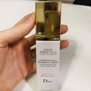 dior-prestige-light-in-white